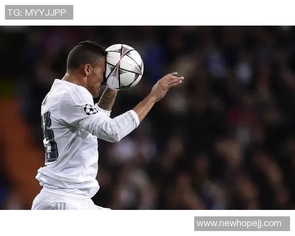 达尼洛：从足球场上的闪耀星辰到生活中的坚韧勇者